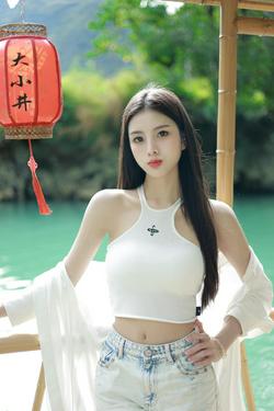 7哥.：你说我像个小孩总要你猜 我说你像个小孩总要我说才明白