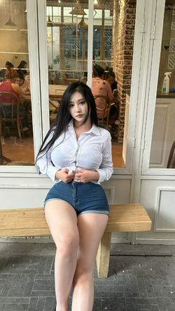 爱吃炸鸡的小玫麻辣女教师 （最近盗图好多 没有ins 不要被骗） ​​​