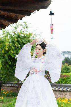 婉晴宝贝：理解婉瑜 成为婉晴。#王宝钏 #你猜我为什么不笑
