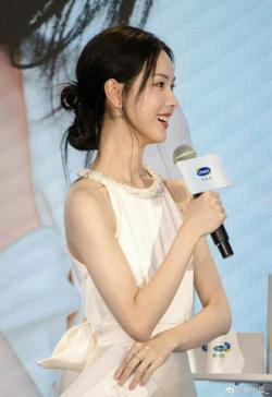 陈都灵现任老公 要去追寻月亮，即使坠落也是掉进浩瀚星河