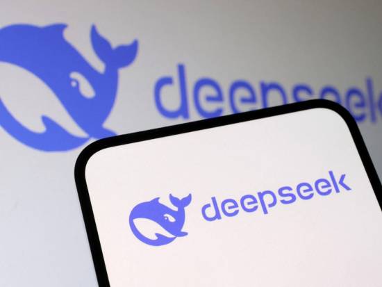 DeepSeek从出租屋起步走向世界 创始人17岁考上浙大