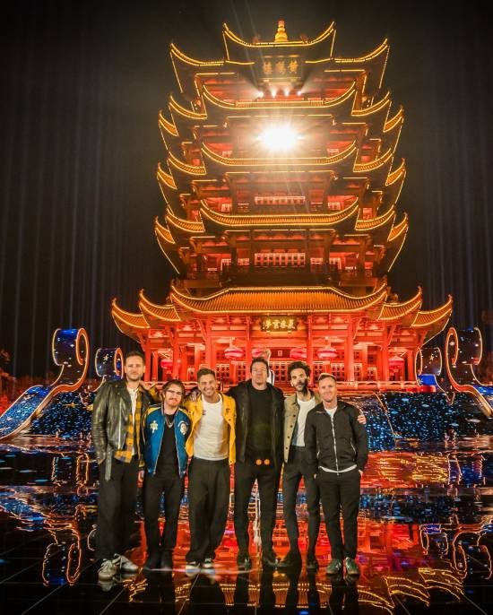 OneRepublic官方晒春晚舞台照！并祝中国年快乐！