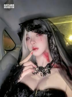 猫九酱Sakura：“ 很好 很美味 ”#白毛 #吸血鬼