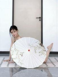 樨樨子：还是趴着好看 #抖音新春直播季 #大长腿 #国风古韵