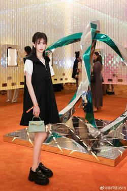 陈仟钰 感谢宝格丽的邀请 很开心的昨天嘿嘿[抱一抱] ​​​