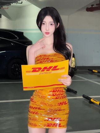 小埋姐姐：小小胶带直接拿下！#辣妹 #dhl胶带 #胶带裙