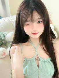 小奶童BabeDoll：欲擒故纵是什么呀 我不懂耶 我喜欢谁就要挂谁身上