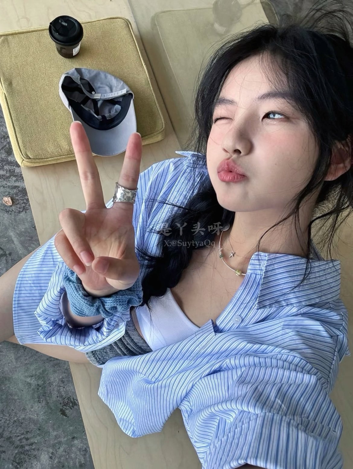 是丫头呀我们和好吧。这句话，越长大越说不出。