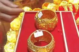 男子为女友挑三金80克起步