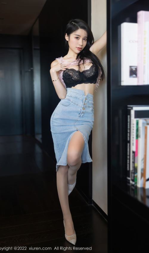 秀人网美七Mia筷子喝不了汤，勺子吃不了面，凡事别强求，所求非所。