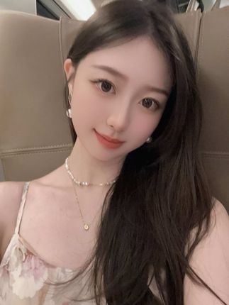真真yo：是谁通宵直播后要去看霉霉了？