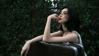 孟子义旅行美照，行李箱美女4K超清壁纸 3840x2160高清下载