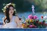 哈喽kitty白鹿 花环 鲜花 5K美女壁纸