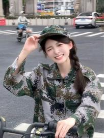 陈不苦：学长好 我系麻辣女兵#军训 #女大学生 #收到需要赶快回复的信息