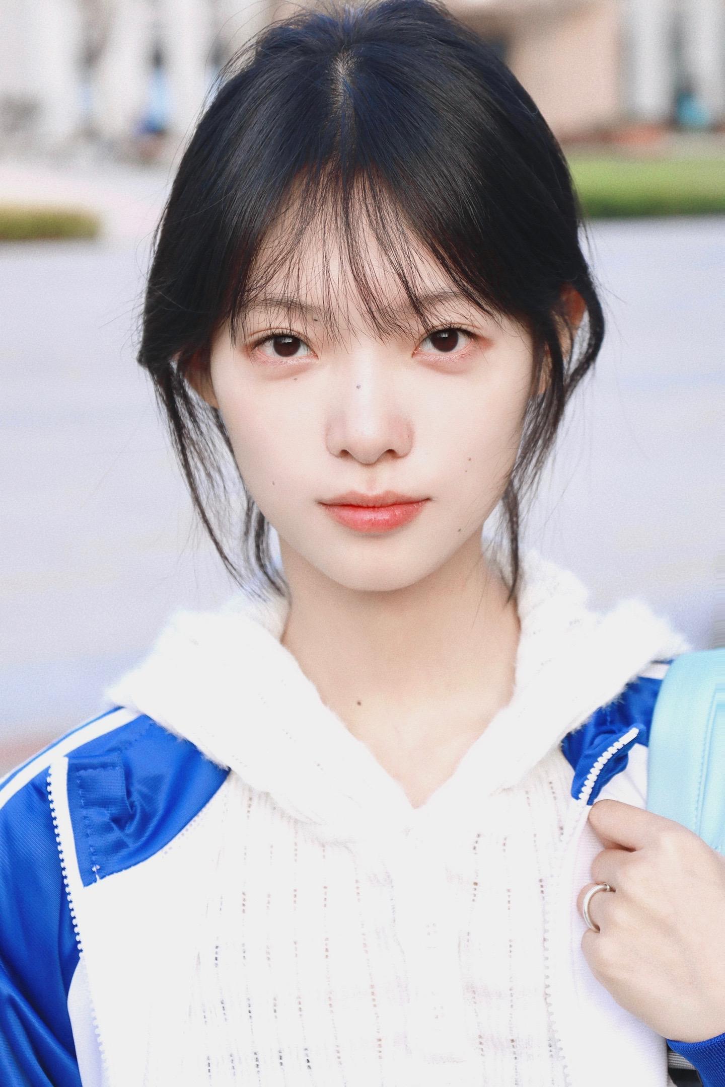 yangqiannan：一起走吧 下课以后。#素颜 #纯情女高 #分享照片