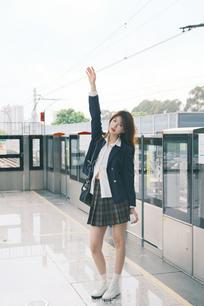 小何同学yo岁月静好是片刻，一地鸡毛是日常