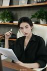 周千筱别沮丧，生活就像心电图，一帆风顺就证明你挂了。