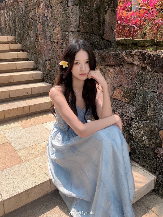 Gyeolii我沉默地爱了你一整个宇宙的时光。