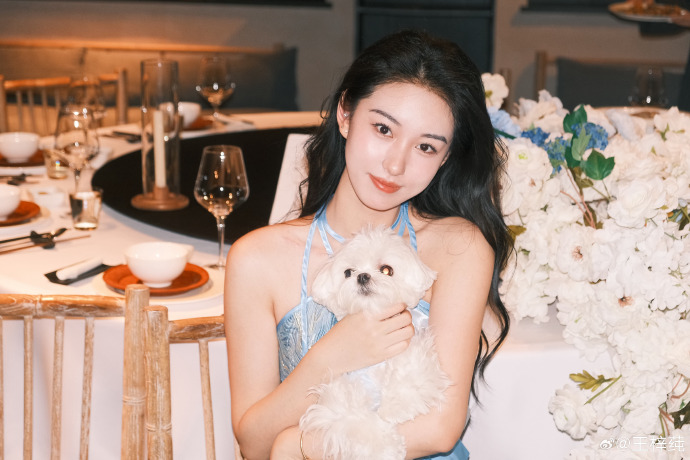 王梓莼 昨天过了个蓝色的生日