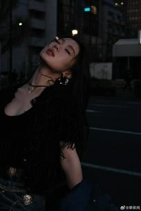 单依纯 今日拍照份额已达标#单依纯的生活画簿# ​​​