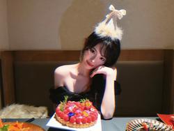 董颜第一次在剧组过生日，我是超幸福宝贝 #明星生日汇# ​​​