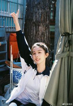 吴施乐今天刚坐火箭从宇宙回来发现地球的人类竟然都…