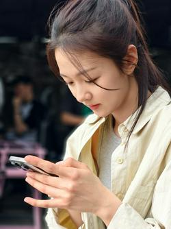 任璐遥《解密》是我第一部参演的作品，通过小梅