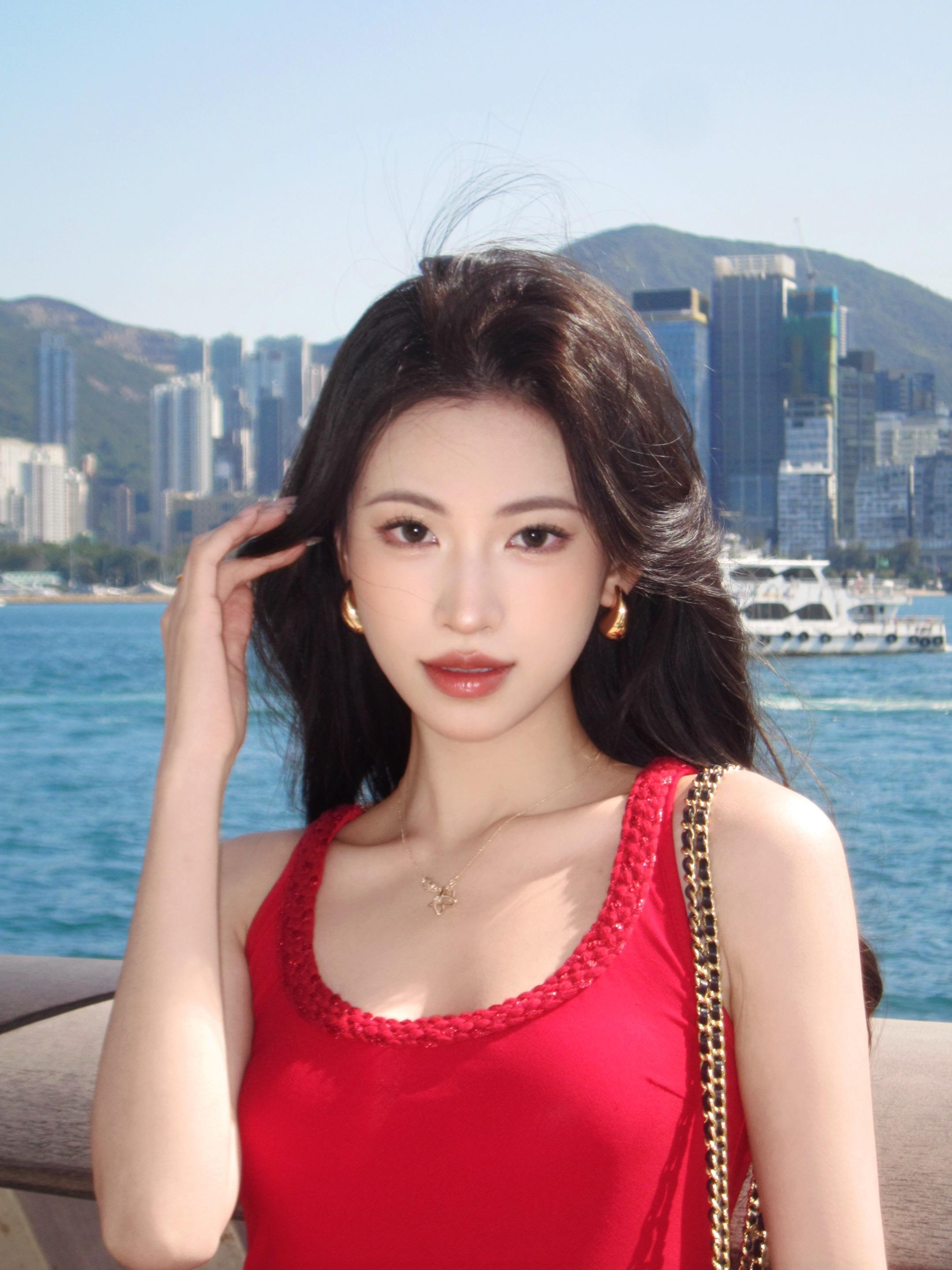 在下肥兔兔：红裙就要配港风。#香港 #维多利亚港