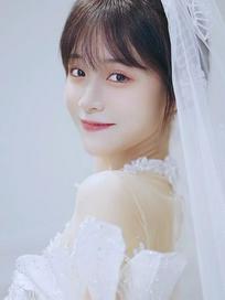 小何何：能让我狂奔的除了大雨也仅有你了#绝美婚纱变装挑战