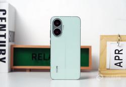 REDMI Turbo 4 Pro背部亮面玻璃触感顺滑