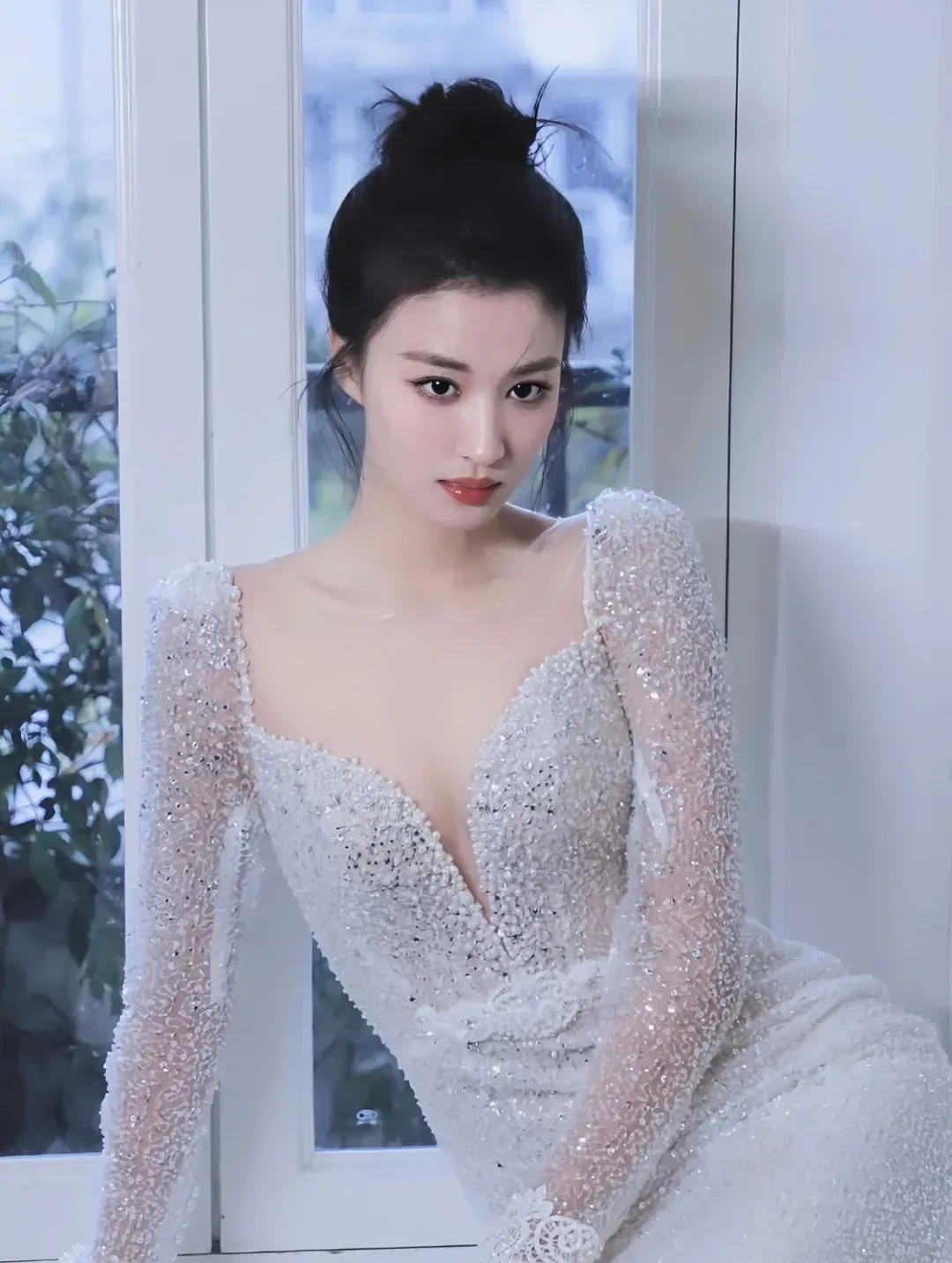 王楚然穿透视装，好白好嫩，淡妆浓颜好美啊！