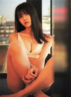 小林由依 因为有你，一切都变得无比美好。