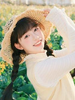 西恩最棒啦：太期待这个春天了！ #油菜花 #花海遇见你 #来拍照了 #春天 #甜妹