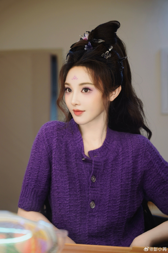 彭小苒 天真又疯批的珈蓝呀，能成为你真的很过瘾！[并不简单]#淮水竹亭# ​​​