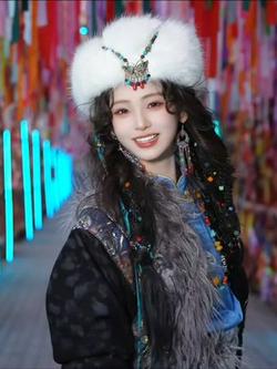 我不叫龙虾：人们论道自由 言语中全是羁绊 #九寨千古情景区 #穿越狂欢节#九寨千古情