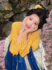 我不叫龙虾：家人们，穿到大唐了，v我50助我进宫 #唐风 #汉服妆造 #春日赏花