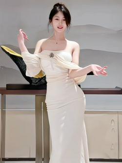 想静静吖：又来啦 #浅跳一下 #扭一扭 #完美身材