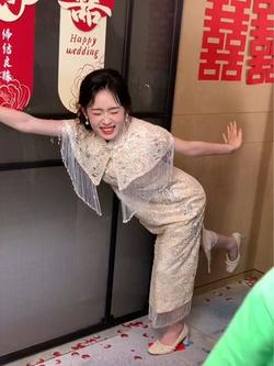 蒜了叭：哈哈哈哈穿旗袍摆了半天pose #新中式旗袍 #结婚旗袍 #订婚旗袍 #结婚花絮 #备婚