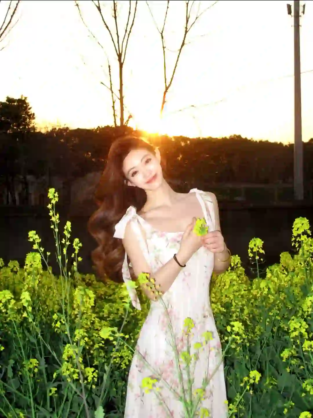 杭二狗 你记得花 花就不会枯萎（油菜花是地上的） - 小红书