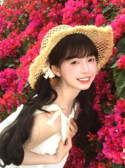 西恩最棒啦：°˙一往情深 ˙°三角梅。#来拍照了 #春日氛围感 #甜妹 #花海拍照 #春日赏花