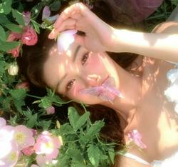 美女头像 把今天过好，不让遗憾来打扰。