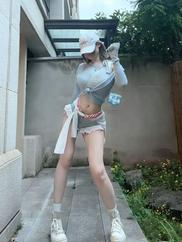 MOMO7：Hola重庆下暴雨#佳诺摇 #今天穿什么 #夏日辣妹 #抖音潮流舞蹈地图