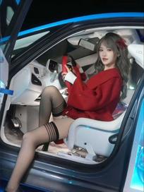庭树沐年：这车好特别 #透明车 #豪车美女