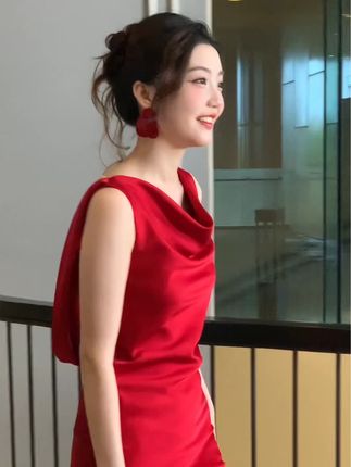 蒜了叭：啊啊啊这么美的订婚服你绝对没见过