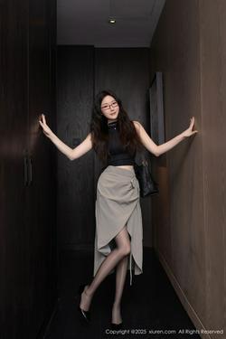 鱼子酱Fish性感紫色内衣搭配性感魅惑黑丝