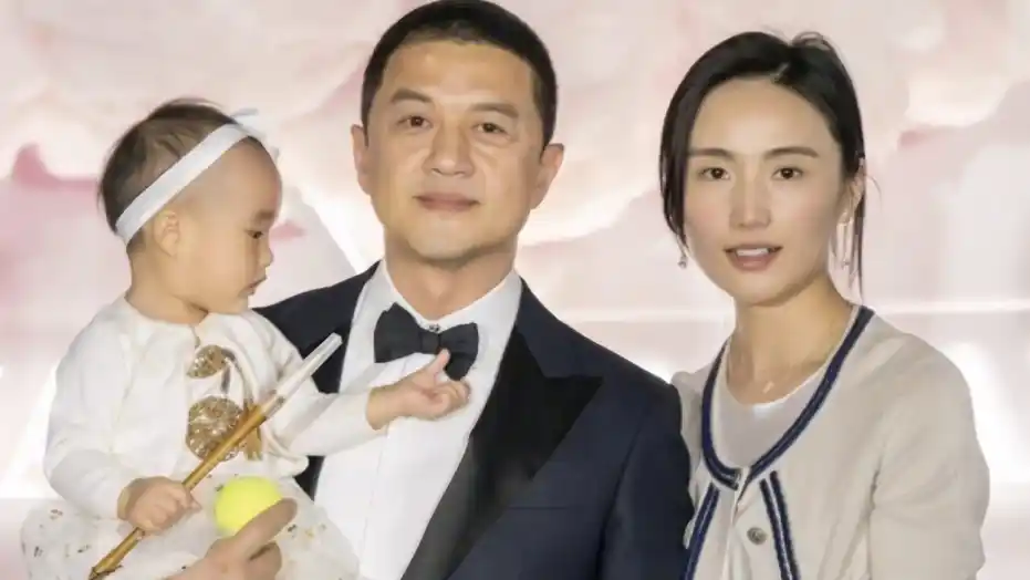 李亚鹏妻子自曝没钱 从大平层换小房