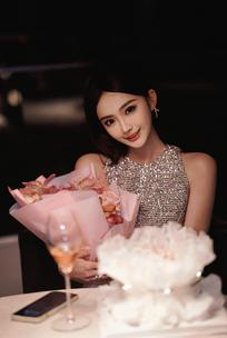 把轩轩藏好：开启水瓶座的生日月。