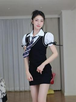 圣帝吖_Diana：不懂就问 法拉利怎么骑 #抖音潮流舞蹈地图 #小奇摇 #在抖音每个人都有自己的摇舞