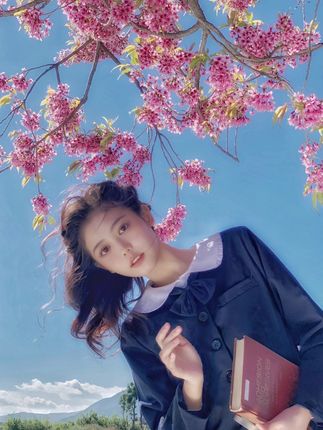 软软多喝水：还有一个live转视频#少女写真 #樱花 #大理