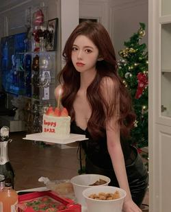 卓：我喜欢的人我讨厌的人都新年快乐 但我没有喜欢的人 但它们也新年快乐@抖音小助手